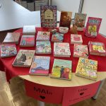Mai in der Bibliothek